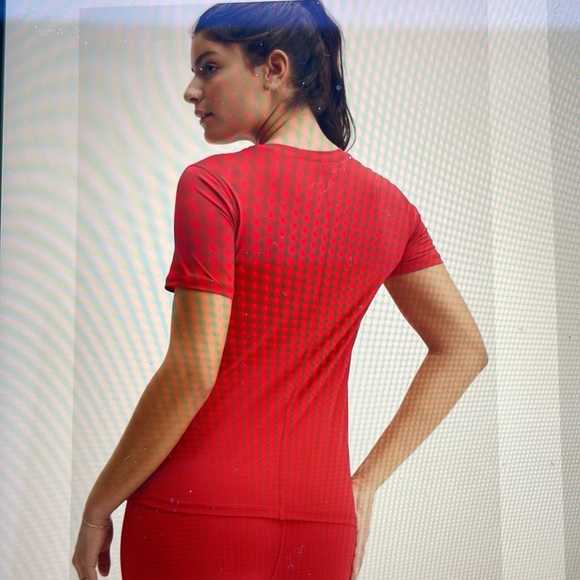 Fabletics Phoenix Lite S/S Top Bundle Of 2  NWT $120 - Picture 6 of 6